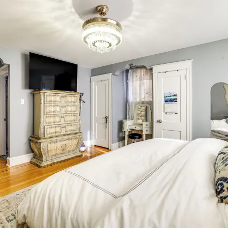 Pet-Friendly Philly Area HQ Near Lincoln Financial