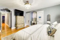 3 Mi to Penn: Pet-friendly Townhome in Yeadon!