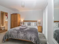 7 the Retreat - Boutique