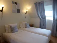 Logis - Hostellerie Saint-Louis & Restaurant Pauze Hotels in Esquelbecq