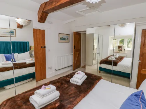 Lower Sketty Green Lodge Hotels in Mayals