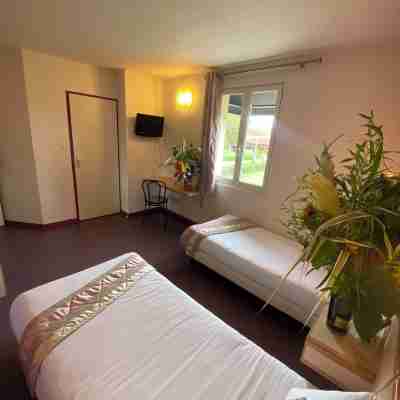 Logis Hôtel La Place Rooms