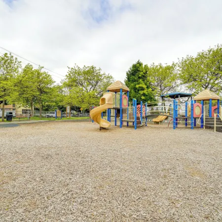 2 Blocks to Beach Park Cozy Seattle Townhome