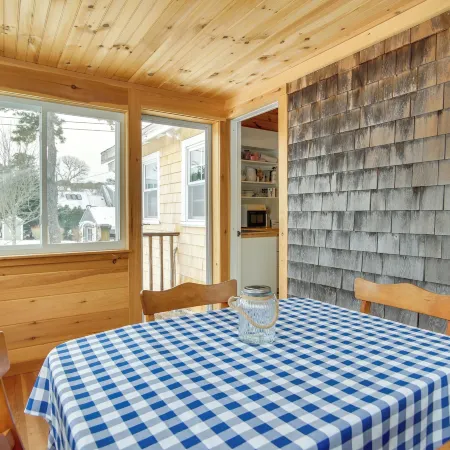 Golf, Shop and Beach-Hop! Cape Cod Gem Steps to Sand