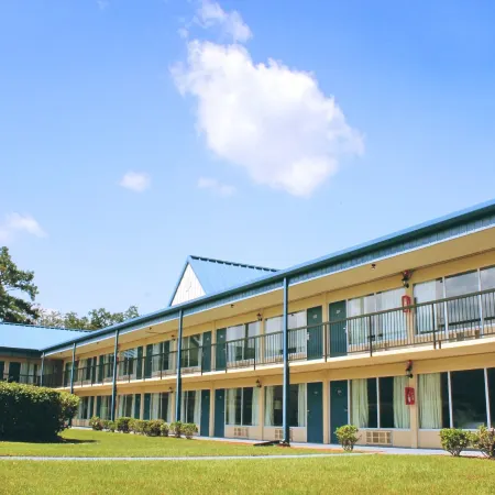 Residence Hub Inn and Suites