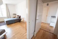 Modern Design im Klassischem Altbau Các khách sạn ở 