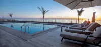 Waves Hotel - Pemandangan Pantai