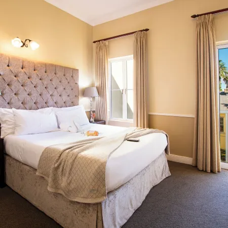 Queens Hotel by Bon Hotels