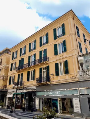 هوتل إليتو Hotels near Capo Verde