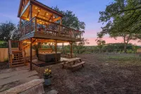 Guadalupe Bluff Bunk House 5 Bedroom Home by RedAwning - 3-Star