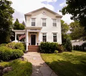 34 State "Historic Luxury Suites" Skaneateles Hotels in Spafford