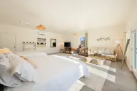 Rancho Nopales Jt - Pool, Hot Tub, Hammocks, Fast Wifi + Views! 4 Bedroom Home by RedAwning