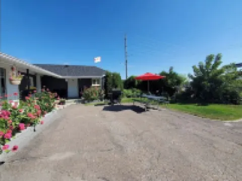 Hillside Inn Pembroke Hotels in Renfrew County