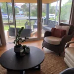 Raglan Escape: Unique holiday home right in the heart of Raglan Hotel a Raglan