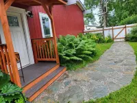 A Private City, Cabin-Feel Studio for 1 Person Hotels in College