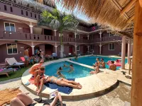 Viajero Puerto Escondido Hostel - Pools