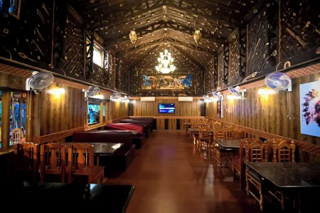 Benzy Palace Resort Отели рядом с достопримечательностью «Shri Murdeshwara Beach»