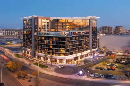 Caesars Republic Scottsdale, a Hilton Hotel Отели рядом с достопримечательностью «On The Edge Gallery»