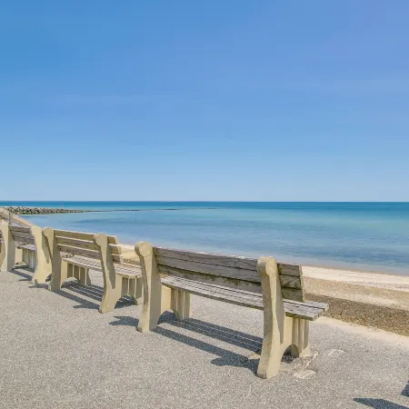 Breezy Oak Bluffs Condo - Steps to Inkwell Beach!