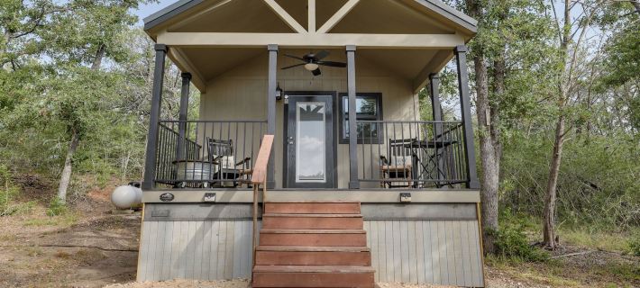 Fishing Pond Minervas Cottage in West Point! Hotels in Fayette County
