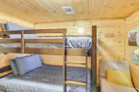 Broken Bow Abode w/ Hot Tub < 7 Mi to Lake!