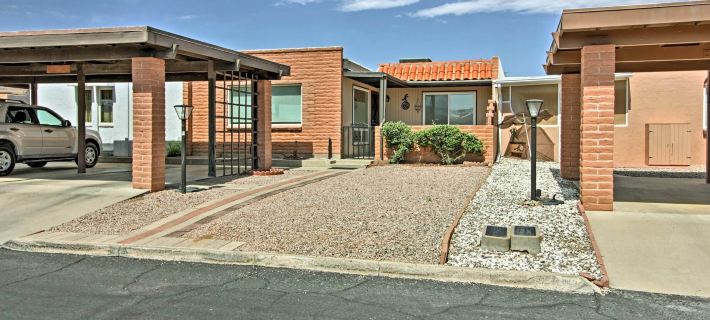 Green Valley Townhome w/ Patio & Resort Amenities Hotels in Green Valley