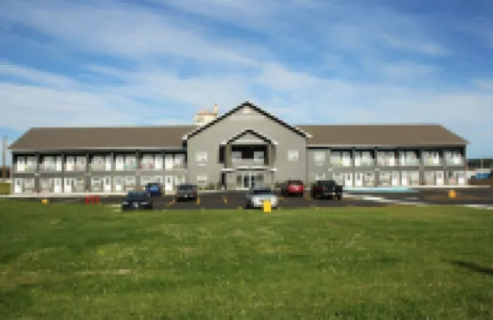 Crossroads Inn & Suites Hotel di 