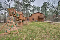 Cabin w/ Hot Tub & Grill - 6 Mi to Broken Bow Lake - Homestays