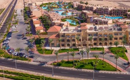 Charmillion Club Aquapark Отели рядом с достопримечательностью «Charmillion Club Beach»