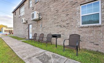 1/2 Mi to Beach: Convenient Retreat in Galveston!