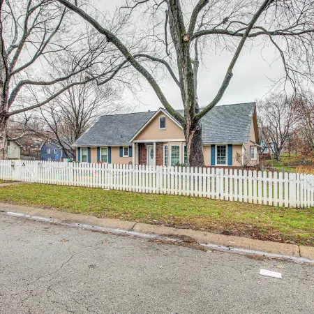 Shawnee Vacation Rental ~ 11 Mi to Kansas City!
