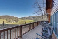 Deck and Mtn Views! Luxe Log Cabin in Waynesville - Wifi