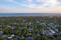 Modern Oak Island Escape 1 Mile to Long Beach! - 3-Star
