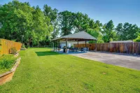 Pet-Friendly Clarksville Home w/ Central A/C - parking