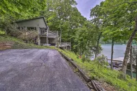 Inviting Family Abode w/ Dock on Norris Lake! - parking