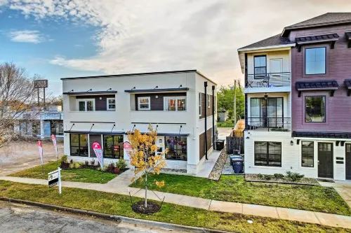 Fort Worth Retreat w/ Balcony: Walk to Tcu!