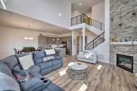 Inviting Hideout Townhome w/ Balcony & Lake Views! - Homestays