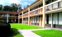 Days Inn & Conf Center by Wyndham Southern Pines Pinehurst Hoteles en Aberdeen