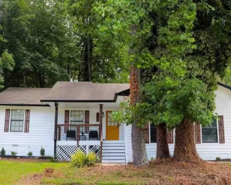 Lovely 3 bedroom home close to Stone Mountain Hotels in Stone Mountain
