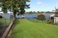 House by the lake with access Hotels in Zeuthen