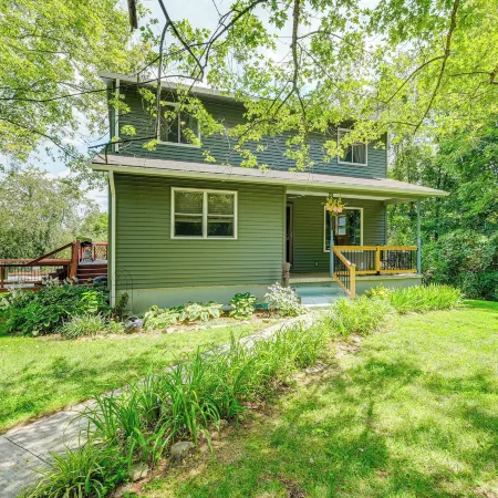 Blacksburg Hideaway w/ Hot Tub ~ 5 Mi to Campus!