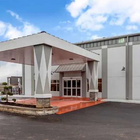 Days Inn & Suites by Wyndham Bowling Green