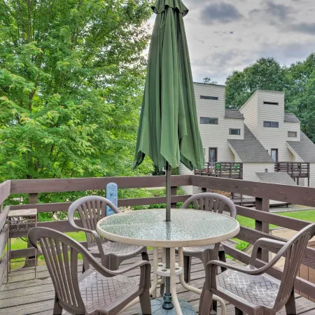 Unique Thornton Townhome Swim, Ski, and Hike!
