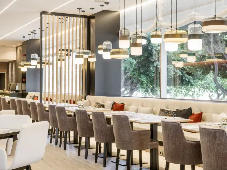 Ilunion Málaga Отели рядом с достопримечательностью «Estación de Autobuses de Málaga»