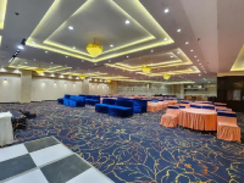 Hotel Mandakini Royale Hotels in Kanpur