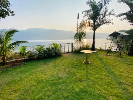 Lakeview Resort Lavasa Отели в г. Saiv Kh