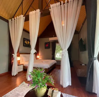 Ptes Lorry Hotel a Banan