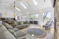 Saltwood Coastal Hamptons Luxe With Pool