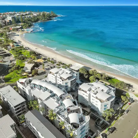 Rolling Surf Resort Sunshine Coast