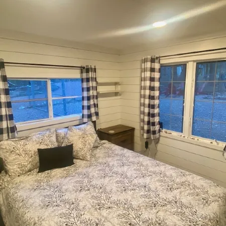 Cozy Cabin in the tall Pines! True mountain cabin vibes!
